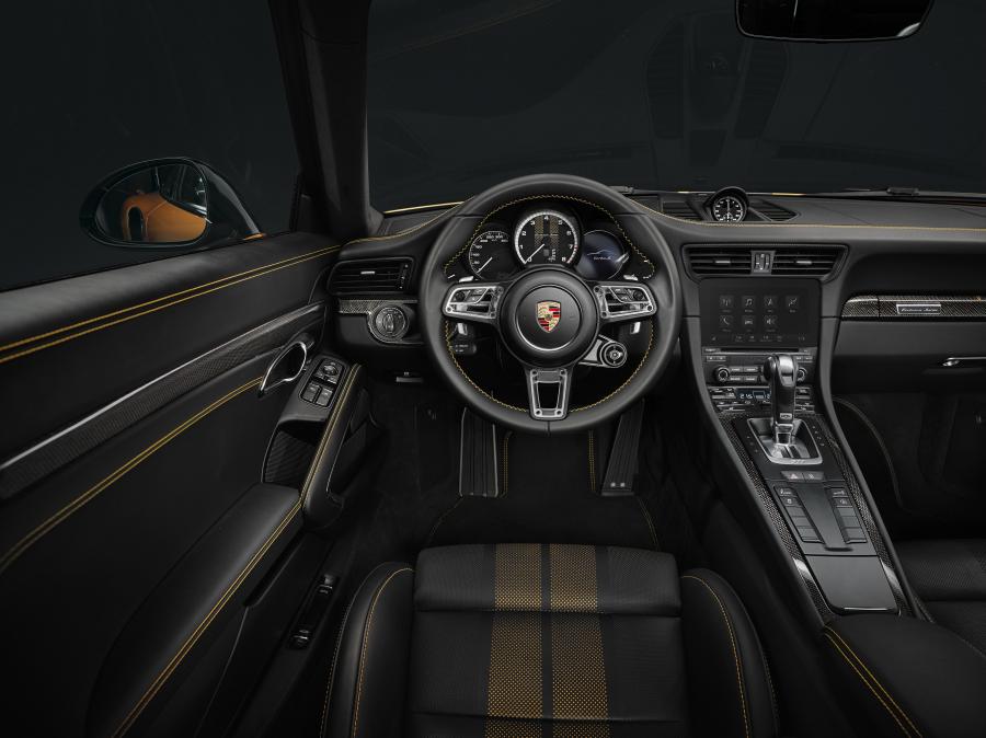 Интерьер Porsche 911 Turbo S Exclusive Series (991) 2017 года  (фото 42 из 70)